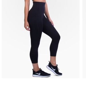 Mother tucker Capri leggings